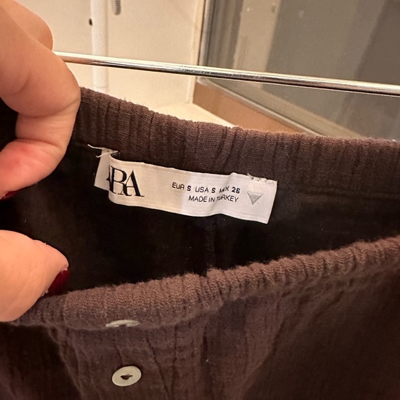 Brown shorts - Picture 3 of 3